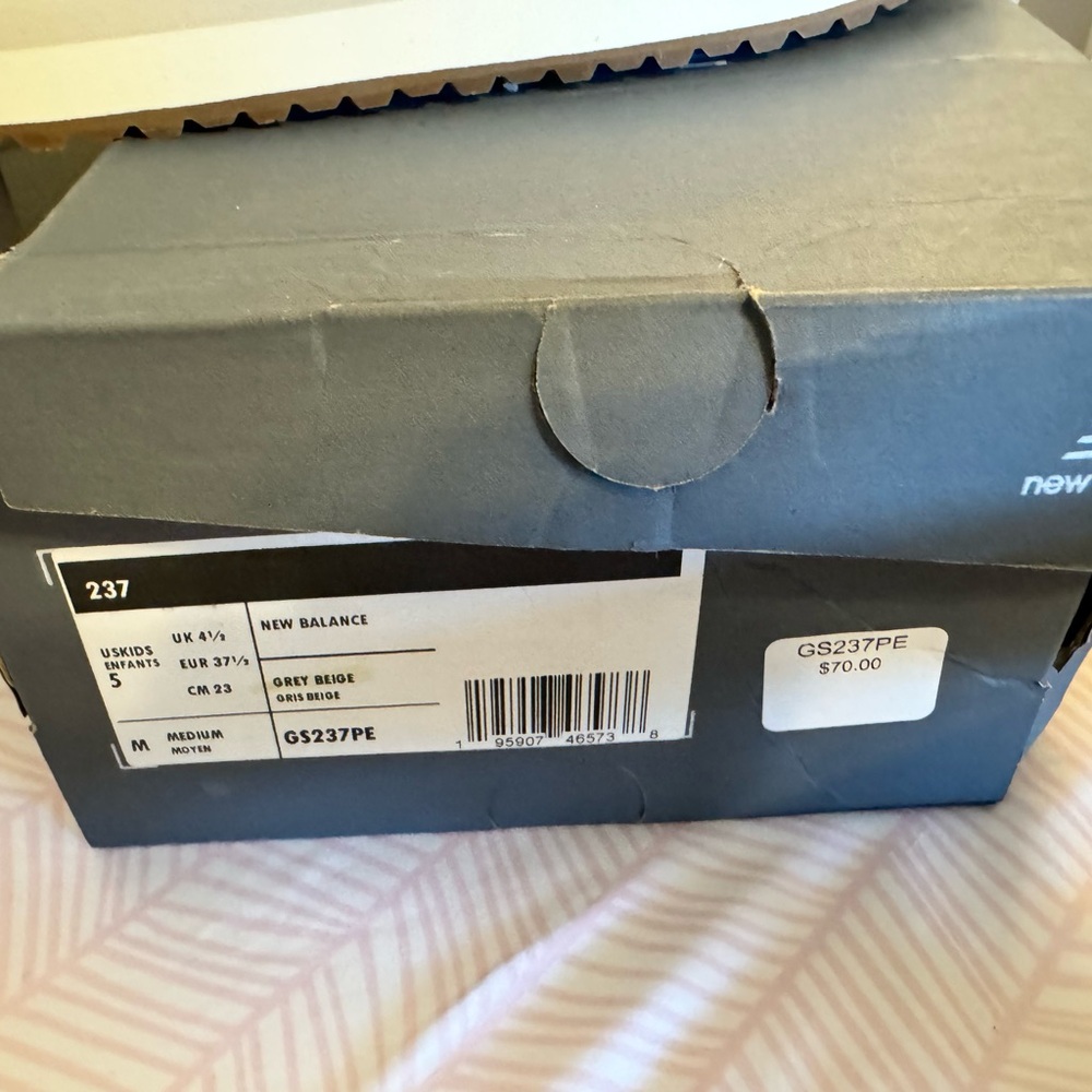 New Balance 327 - Picture 3 of 3